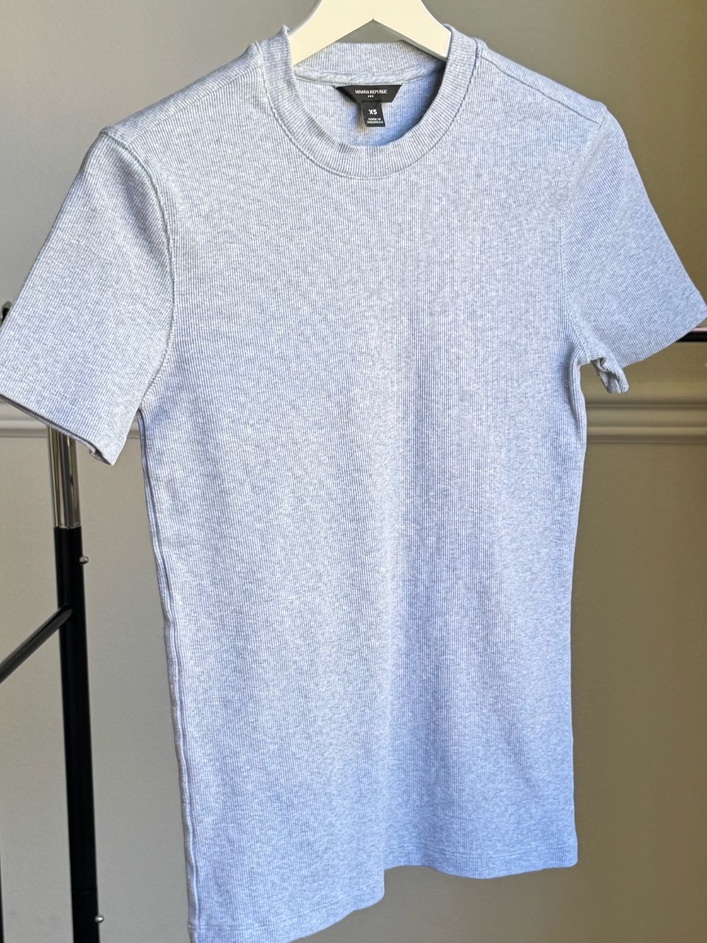 Banana Republic Women's Gray Short-Sleeve Crewneck Ribbed Shirt XS Pre-Owned